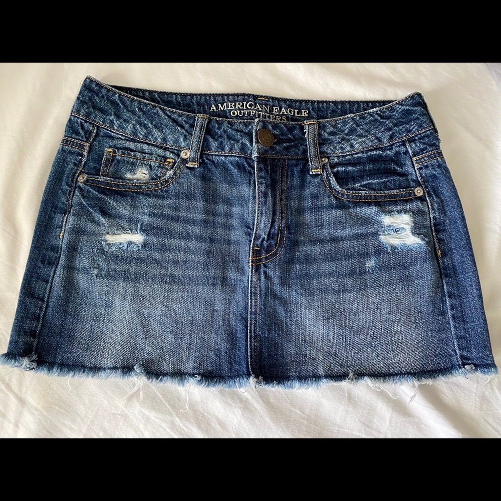 American Eagle Distressed MIni Skirt. Size 4.